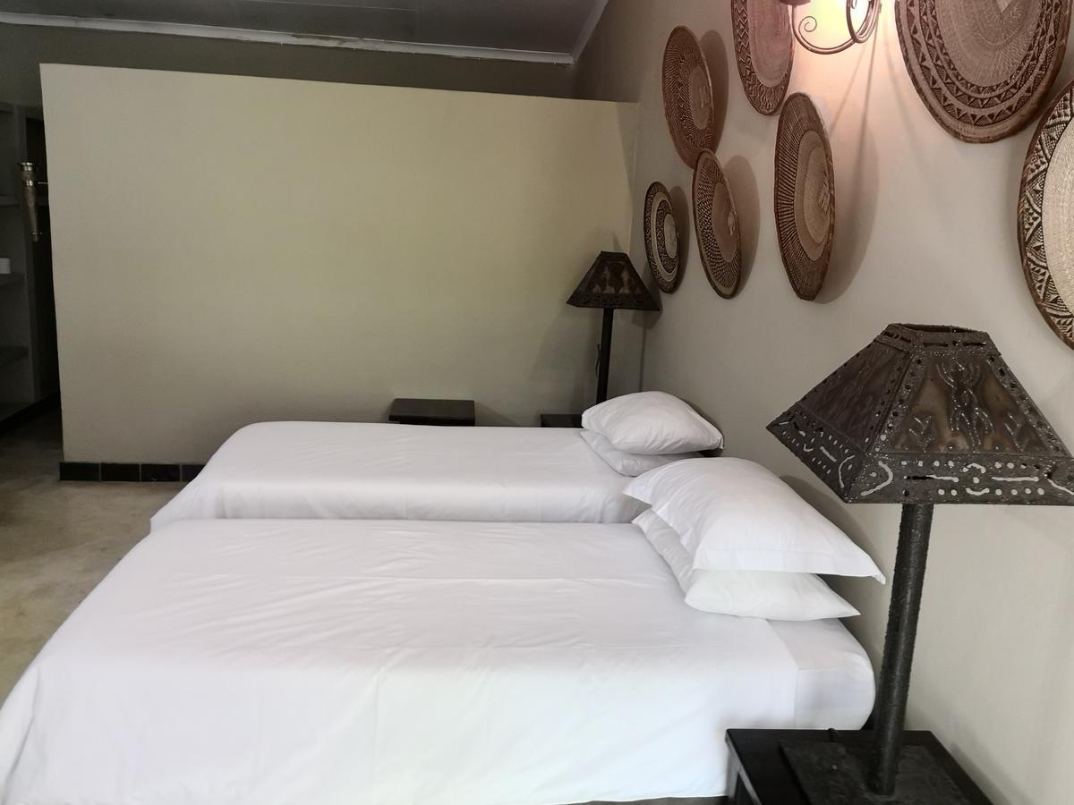 Touch Of Africa Lodge 拉塞利亚 外观 照片